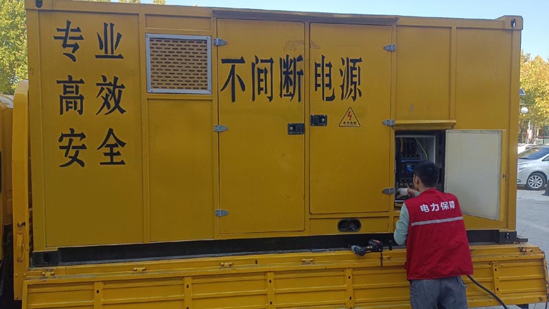 永昌柴油发电机组和UPS电源配合使用时，如何避免切换过程中的电力中断？
